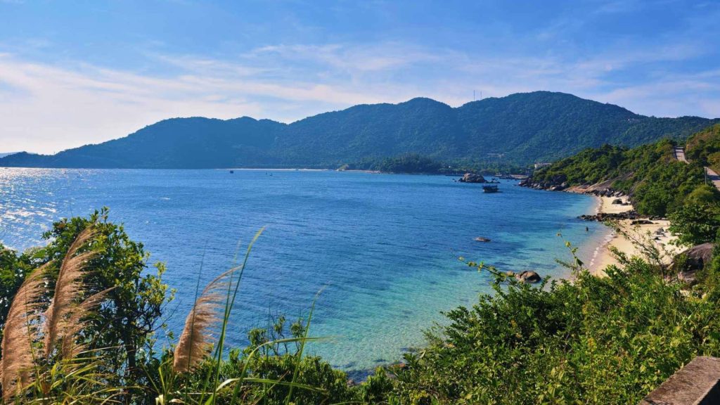 Toàn cảnh Đảo Cù Lao Chàm xanh ngắt và biển trong vắt