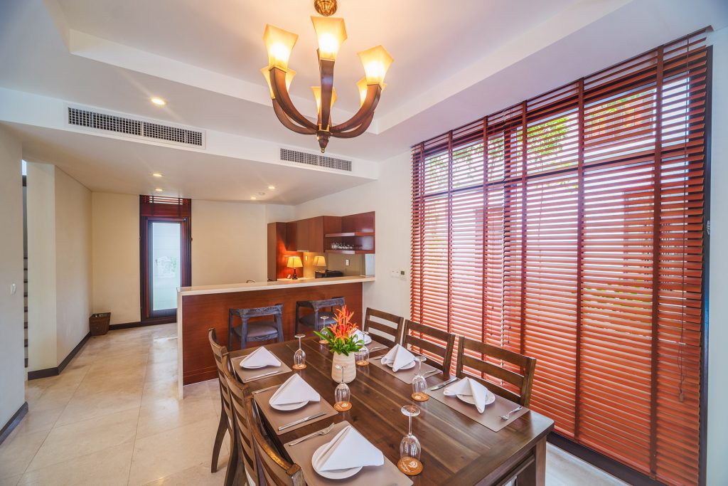кухня и обеденная зона Furama Villas Danang