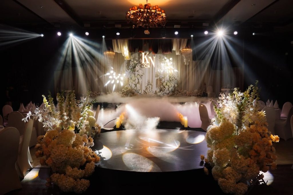 Furama Resort Đà Nẵng together with Easy Weddings continue writing love stories by the beach